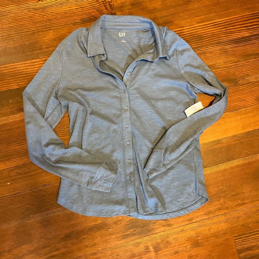 GAP women’s soft cotton button down - blue - medium NWT